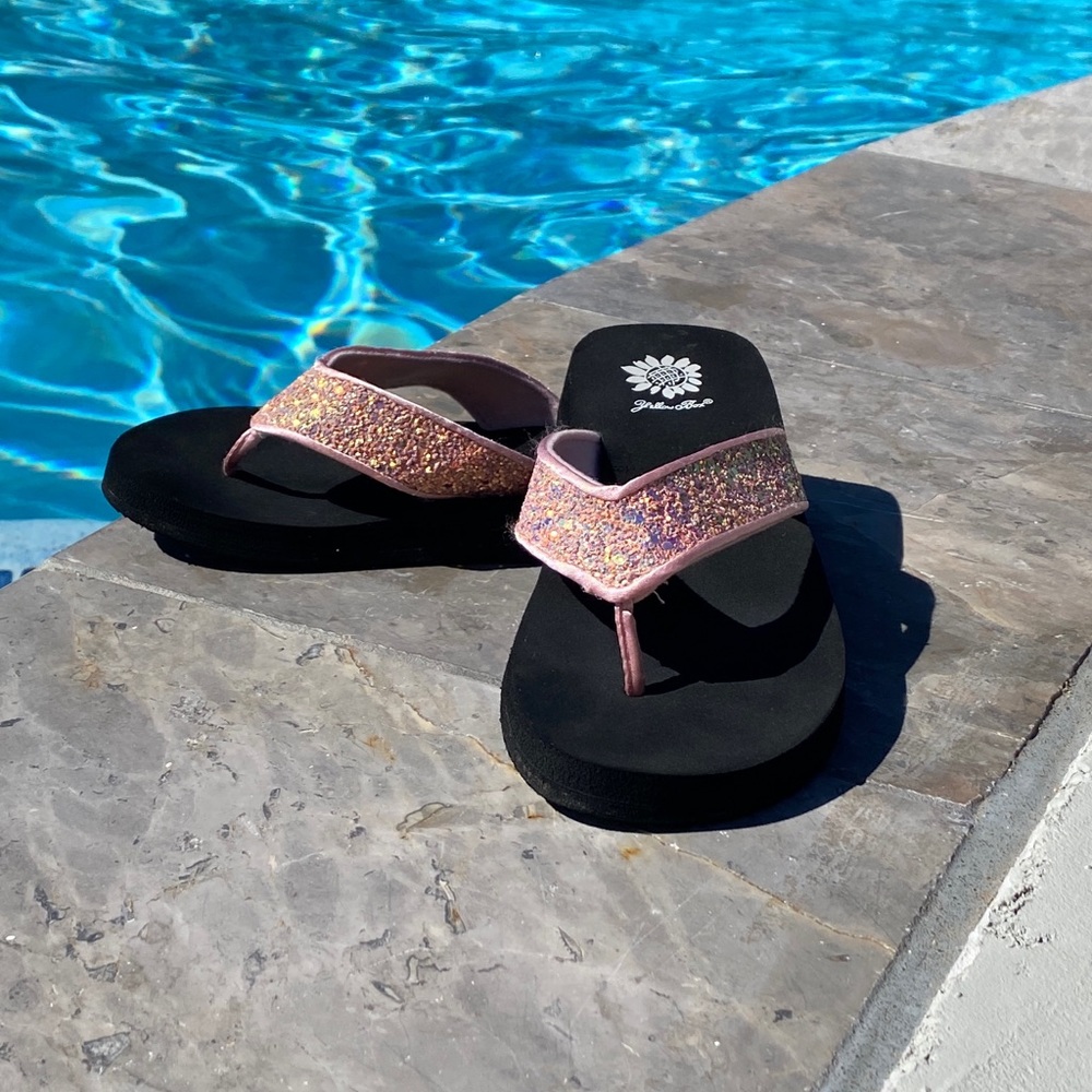 Yellow Box Girls pink sparkle flip flops size 2